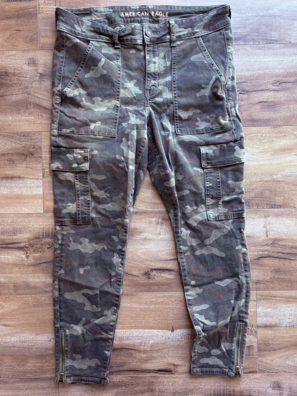 Women’s American Eagle Olive Green Camo Zip-Detail Jeggings Size 12 Short